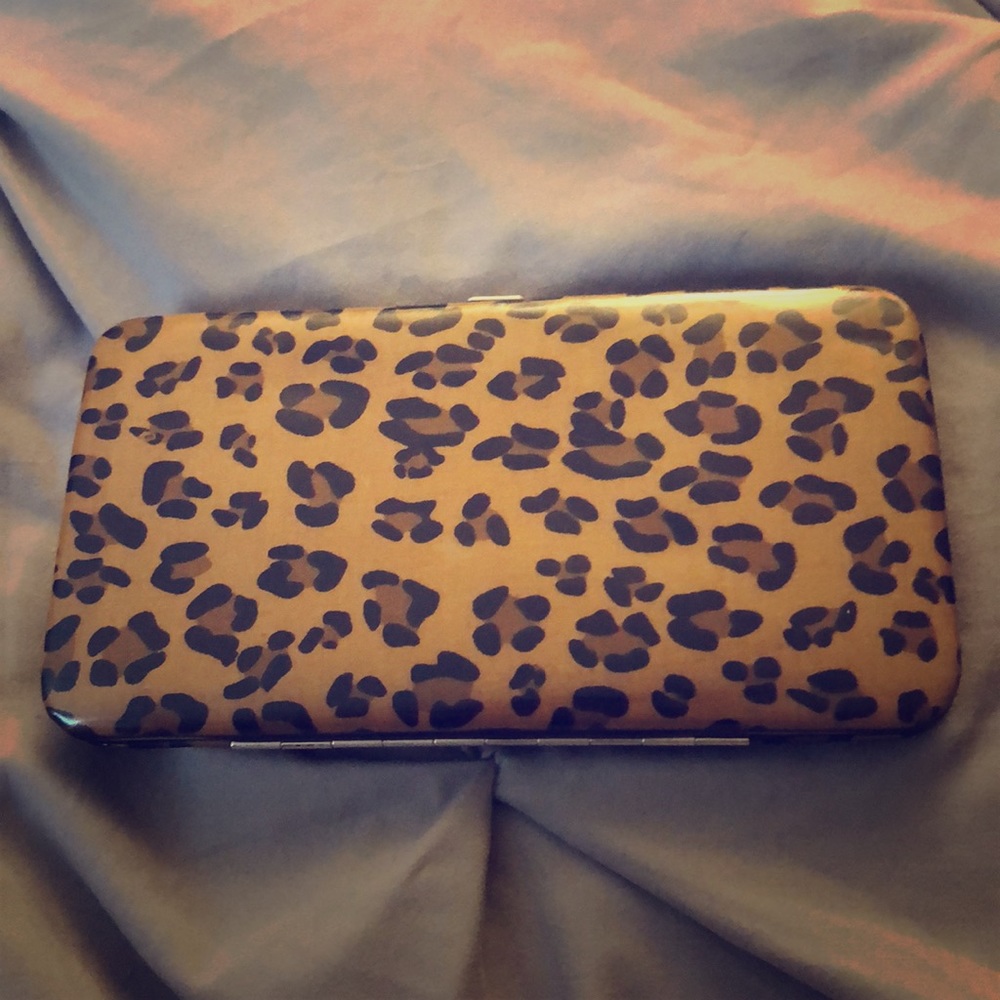 Braciano Leopard Snap Wallet